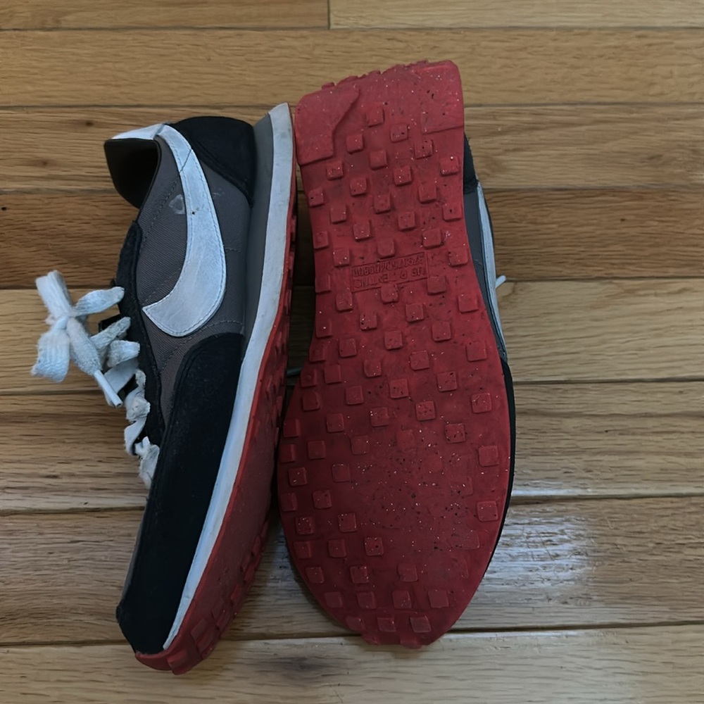 Nike - Picture 4 of 4